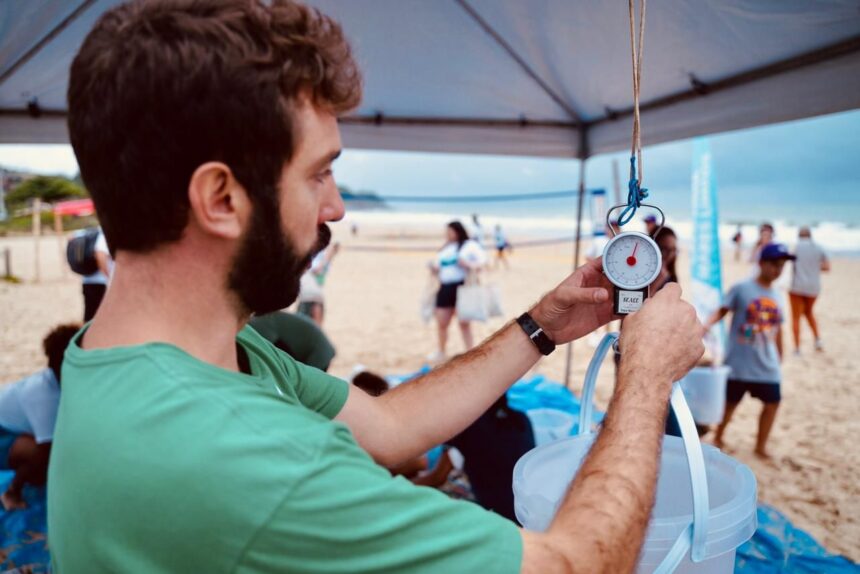 Ação promove limpeza da Praia Brava em Itajaí neste sábado, 11 Ação promove limpeza da Praia Brava em Itajaí neste sábado, 11