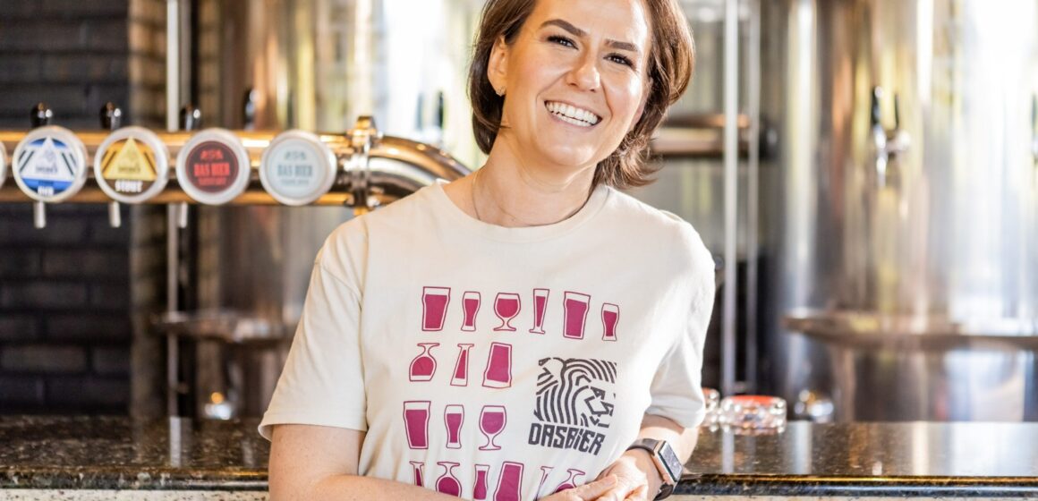 Larissa Schmitt assume a presidência do Vale da Cerveja