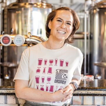 Larissa Schmitt assume a presidência do Vale da Cerveja Larissa Schmitt assume a presidência do Vale da Cerveja
