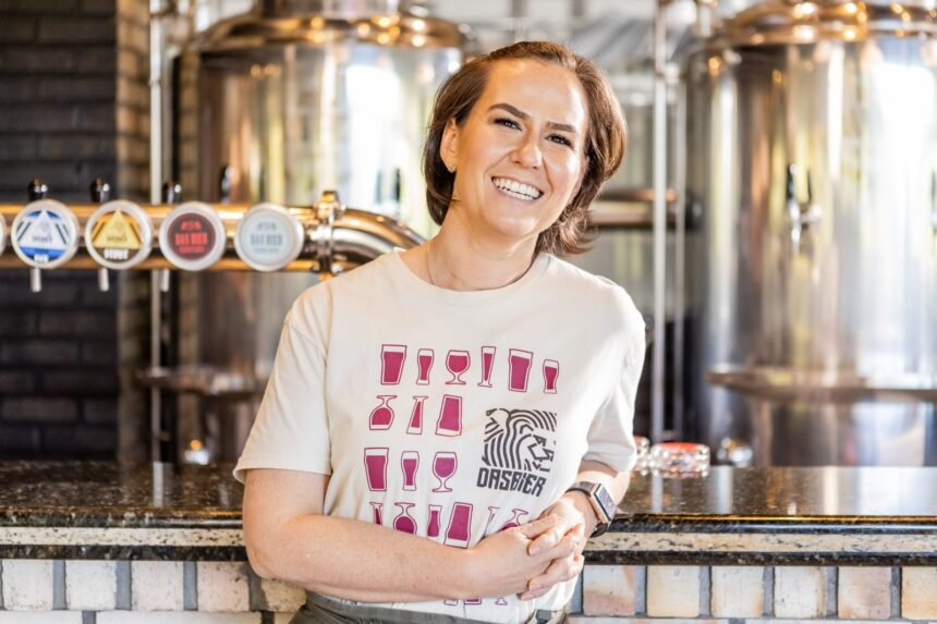 Larissa Schmitt assume a presidência do Vale da Cerveja