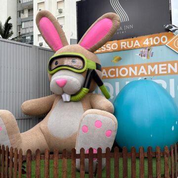O coelhinho e o coelhão da páscoa já chegaram ao Oceanic Aquarium