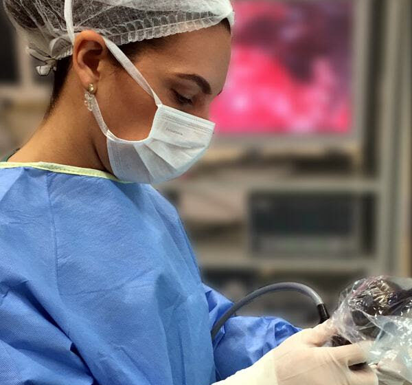 Mulheres que Inspiram: Danielle de Lara é pioneira na neurocirurgia catarinense