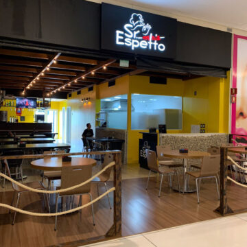Maior rede de restaurantes de espetinhos do Brasil chega a Blumenau