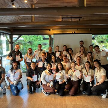 Fazzenda Park Hotel se torna resort bilíngue através de certificação Fazzenda Park Hotel se torna resort bilíngue através de certificação