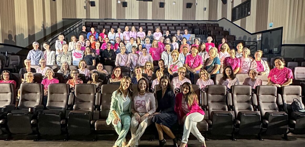 Pacientes da Rede Feminina participam de palestra motivacional no Neumarkt