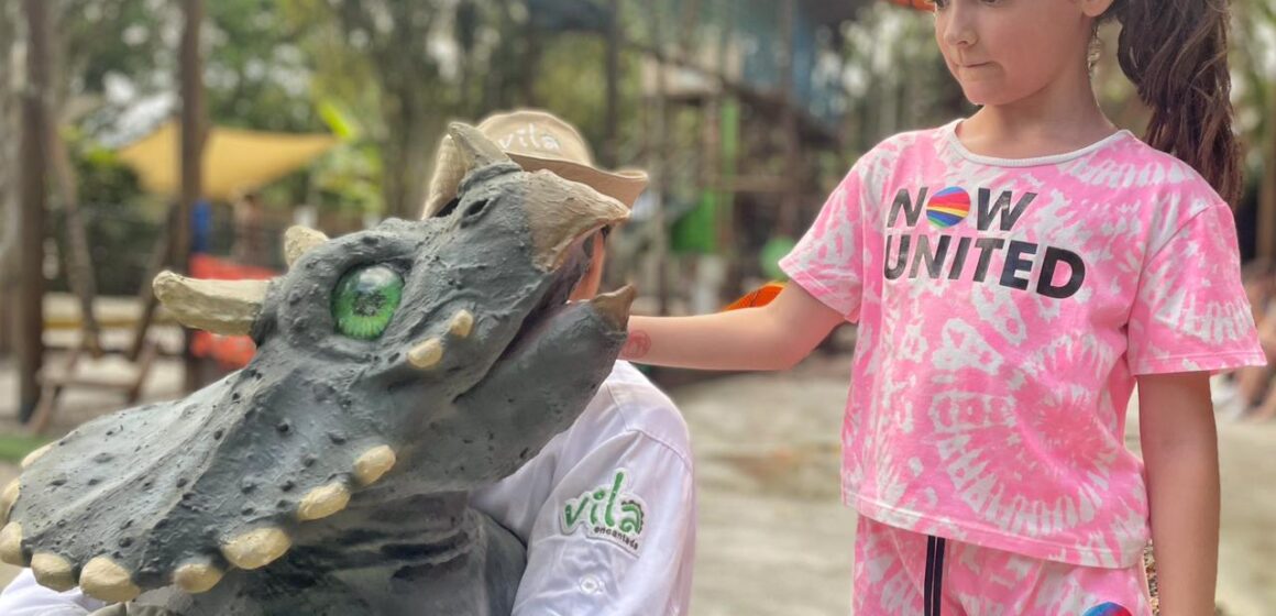 Parque Vila Encantada anuncia “nascimento” de bebê dinossauro em Pomerode