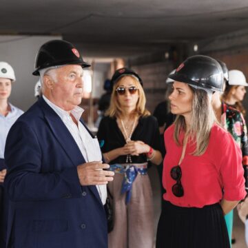 Tonino Lamborghini visita obra do 1º empreendimento da marca no Brasil
