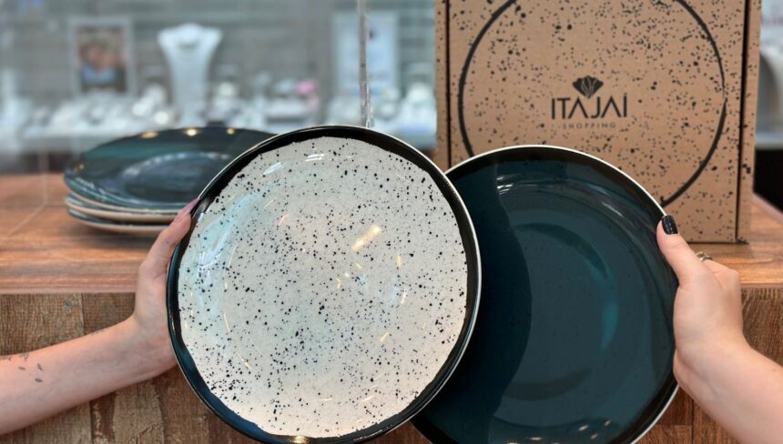 Campanha de Dia das Mães presenteia clientes do Itajaí Shopping com kit exclusivo de pratos