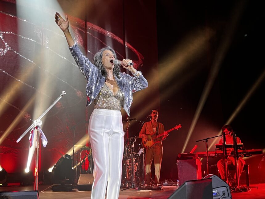 Simone comemora 50 anos de carreira, com show neste sábado, dia 13, em Curitiba