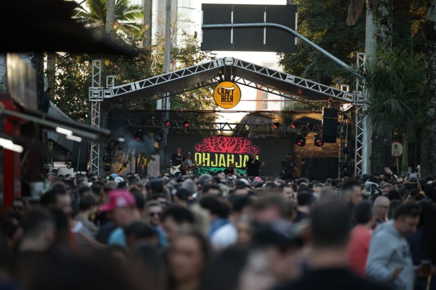 Craft Beer Blumenau reúne mais de 18 mil pessoas na Rua das Palmeiras Craft Beer Blumenau reúne mais de 18 mil pessoas na Rua das Palmeiras