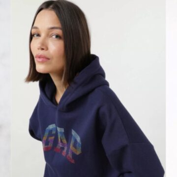 Dia do Orgulho: empresa se inspira nas bandeiras para elaborar looks especiais em comemoração à data