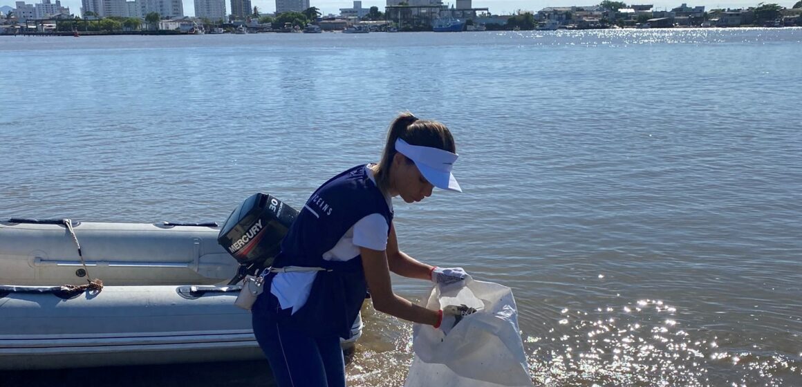 Marina Itajaí promove mutirão de limpeza da Baía Afonso Wippel