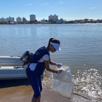 Marina Itajaí promove mutirão de limpeza da Baía Afonso Wippel Marina Itajaí promove mutirão de limpeza da Baía Afonso Wippel