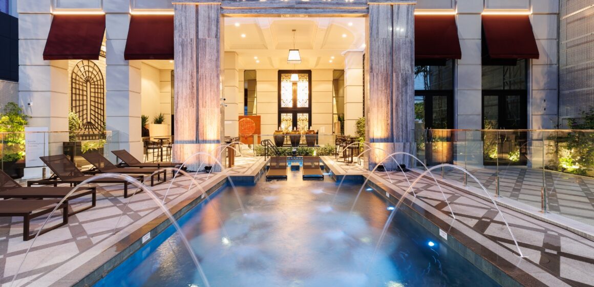 Com show nacional surpresa, EMBRAED entrega empreendimento de alto luxo no Sul do país