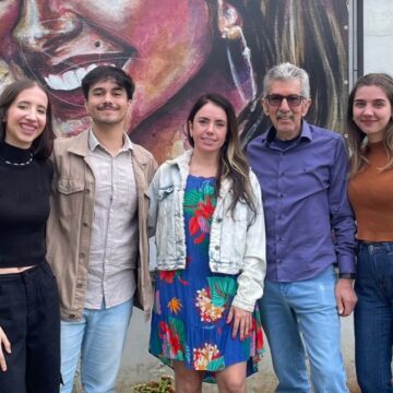 Estudantes de Jornalismo criam podcast sobre vítimas de feminicídio em Blumenau