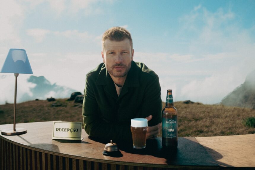 Rodrigo Hilbert estrela nova campanha da Cerveza Patagonia