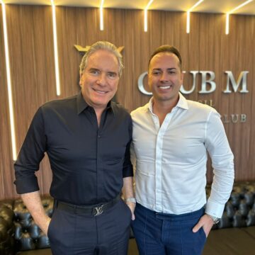 Empresário Roberto Justus participa de reunião de negócios em Itajaí