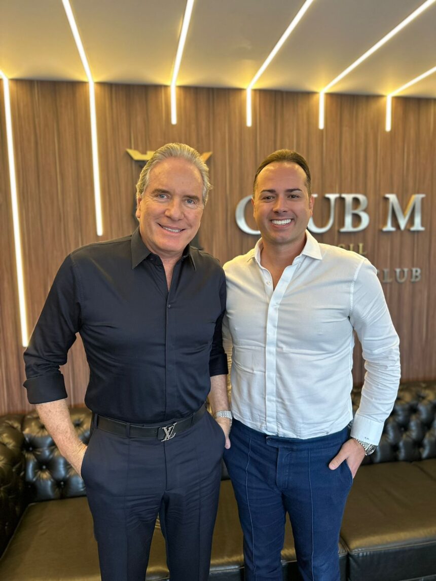 Empresário Roberto Justus participa de reunião de negócios em Itajaí