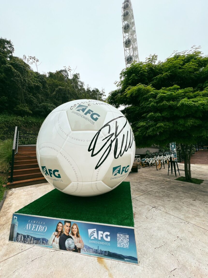 Bolas de Futebol Gigantes invadem o litoral catarinense