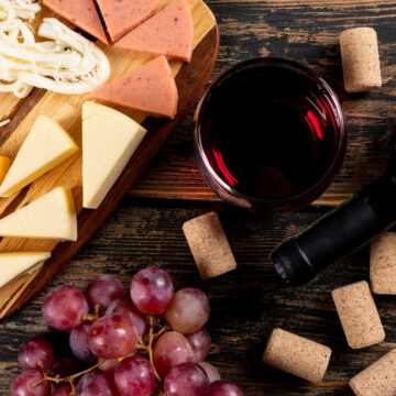 Combinação perfeita: workshop ensina como harmonizar diferentes vinhos e queijos