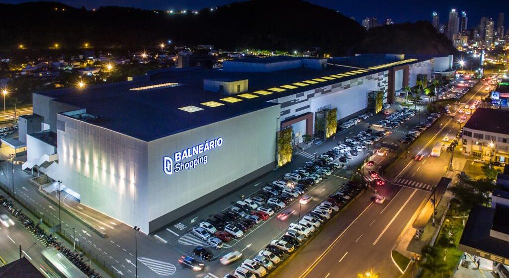 Balneário Shopping celebra 16 anos com marcas exclusivas e novidades de alto luxo