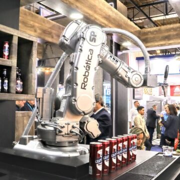 Prosit VIP inova e apresenta Robô Cervejeiro na Oktoberfest Blumenau 2023 Prosit VIP inova e apresenta Robô Cervejeiro na Oktoberfest Blumenau 2023