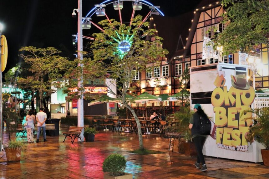 Com espaço ampliado, Oktoberfest Blumenau qualifica a experiência de quem visita a festa