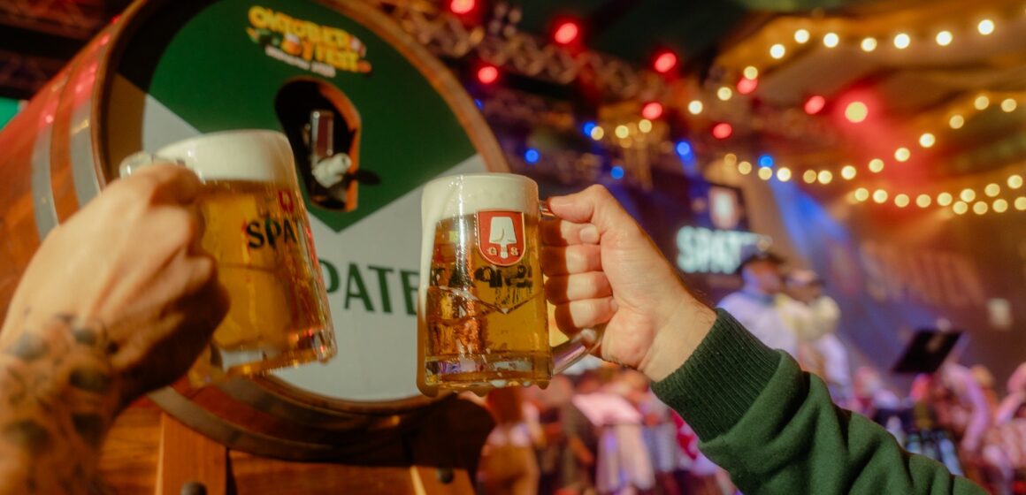 Sangria de chope Spaten abre oficialmente a 38ª Oktoberfest Blumenau