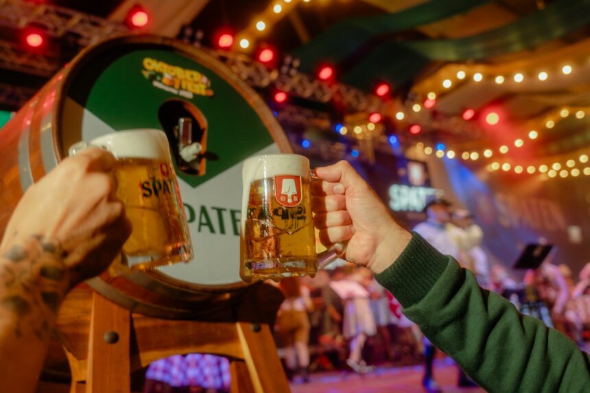 Sangria de chope Spaten abre oficialmente a 38ª Oktoberfest Blumenau
