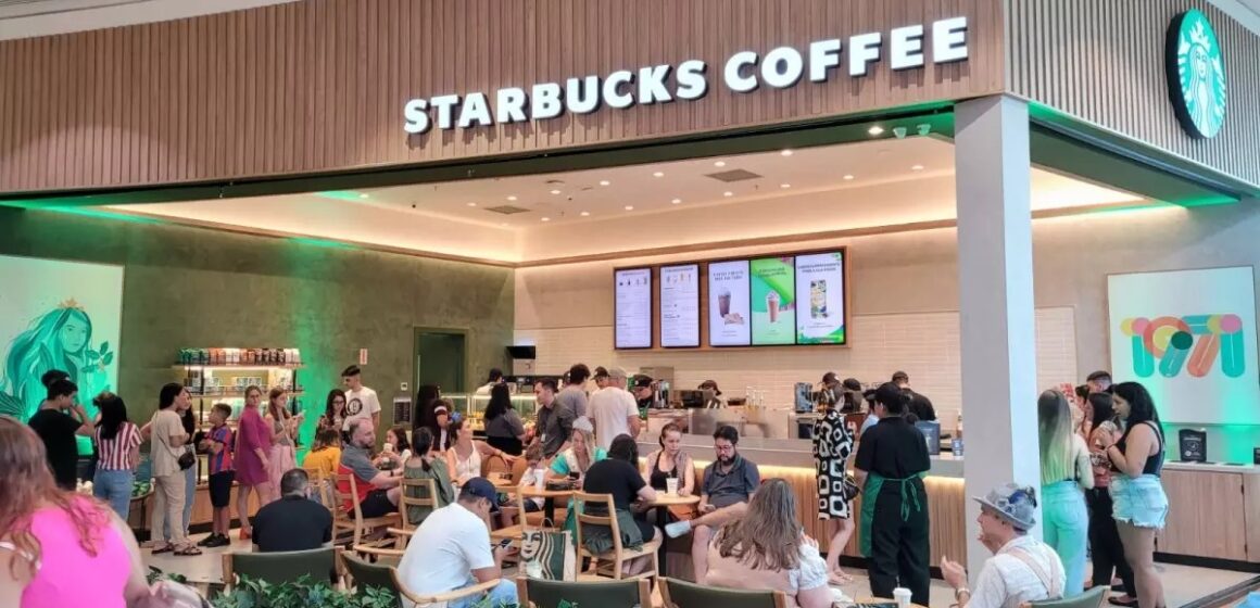 Unidades do Starbucks em Blumenau recebem certificação ambiental internacional