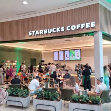 Unidades do Starbucks em Blumenau recebem certificação ambiental internacional
