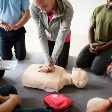 Praia Brava terá evento gratuito para ensinar técnicas emergenciais de ressuscitação Praia Brava terá evento gratuito para ensinar técnicas emergenciais de ressuscitação