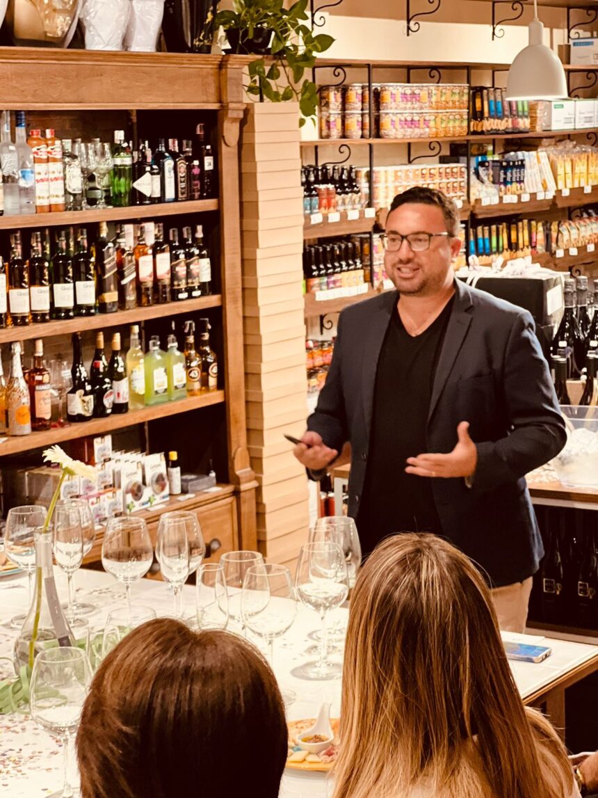 Bruno Margulhano é finalista do concurso de melhor sommelier de vinhos do Alentejo do Brasil
