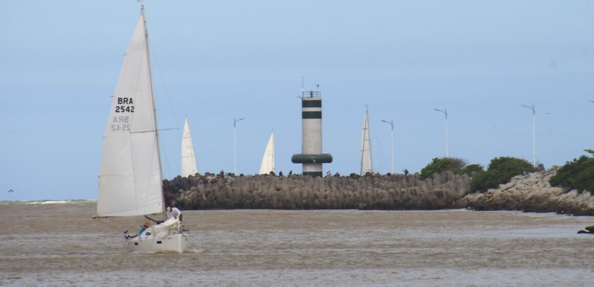 Com R$30 mil em premiação, regata deve reunir mais de 100 velejadores neste sábado, 21