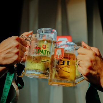 Spaten lança caneca que libera experiências interativas no camarote da Oktoberfest