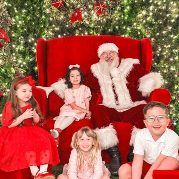 Natal no Itajaí Shopping: Vila do Noel traz mini cidade repleta de detalhes e árvore de 10 metros de altura