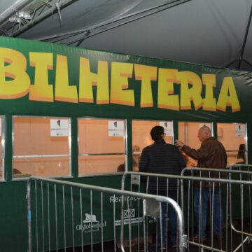 Oktoberfest é suspensa temporariamente por conta da previsão de chuvas