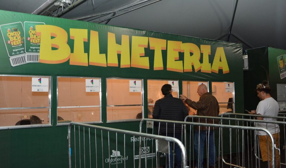 Oktoberfest é suspensa temporariamente por conta da previsão de chuvas