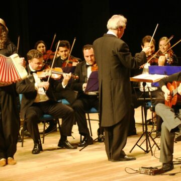 Músico Renato Borghetti se apresenta com a Orquestra de Câmara de Blumenau Músico Renato Borghetti se apresenta com a Orquestra de Câmara de Blumenau
