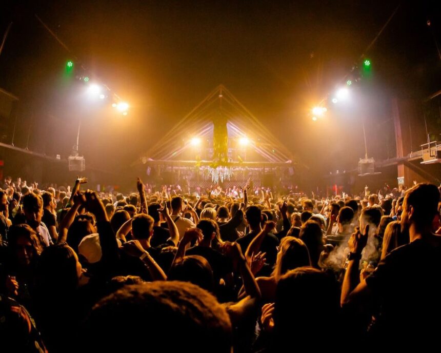 Warung Beach Club celebra 21 anos com programação especial de verão 