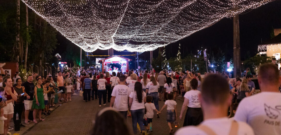 Natal de Pomerode ilumina Santa Catarina com tradição alemã e muitas atrações festivas