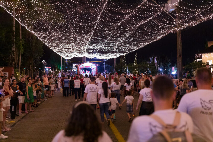 Natal de Pomerode ilumina Santa Catarina com tradição alemã e muitas atrações festivas