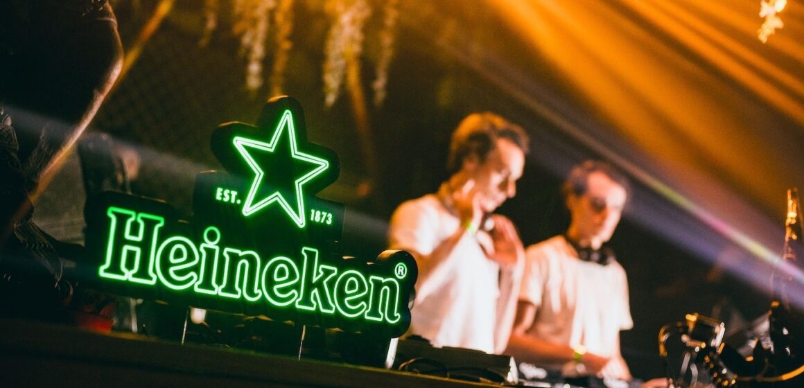 Warung Beach Club e Heineken anunciam parceria que contemplará ações especiais e futuros eventos