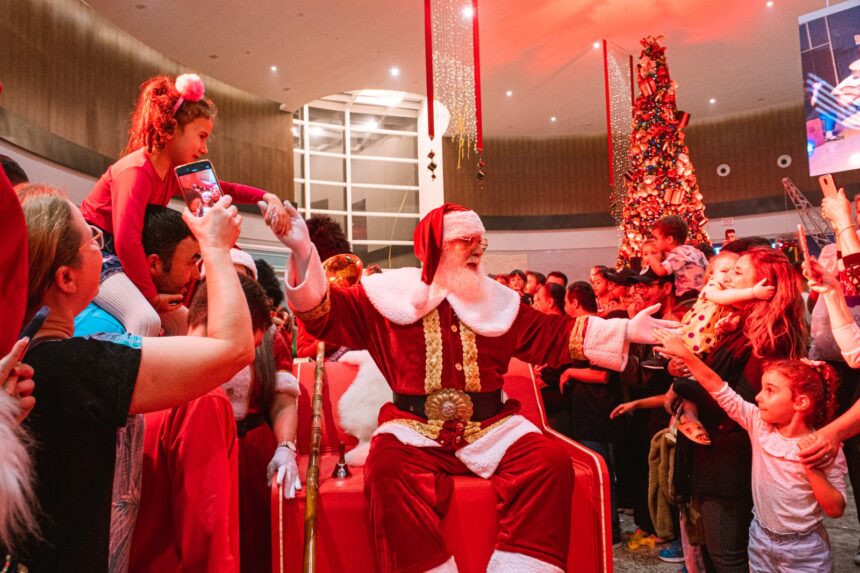 Chegada do Papai Noel abre temporada de Natal no Norte Shopping
