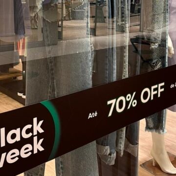 Marcas de luxo oferecem até 70% de desconto na Praia Brava, em Itajaí Marcas de luxo oferecem até 70% de desconto na Praia Brava, em Itajaí