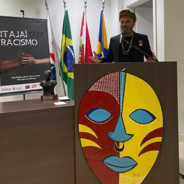 Hang Ferrero recebe homenagem pela contribuição na literatura e educação no Mês da Consciência Negra