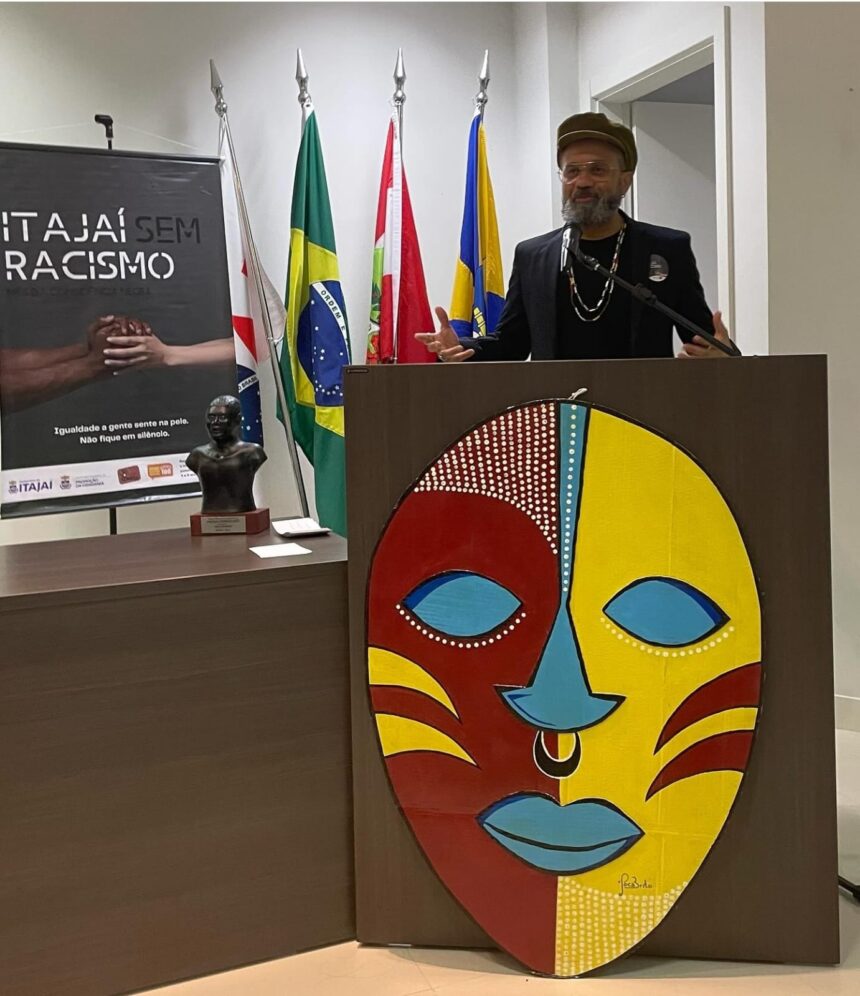 Hang Ferrero recebe homenagem pela contribuição na literatura e educação no Mês da Consciência Negra