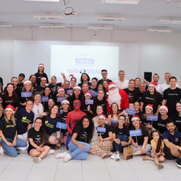 SENAI Blumenau promove arrecadação de brinquedos e alimentos para o Natal Solidário SENAI Blumenau promove arrecadação de brinquedos e alimentos para o Natal Solidário