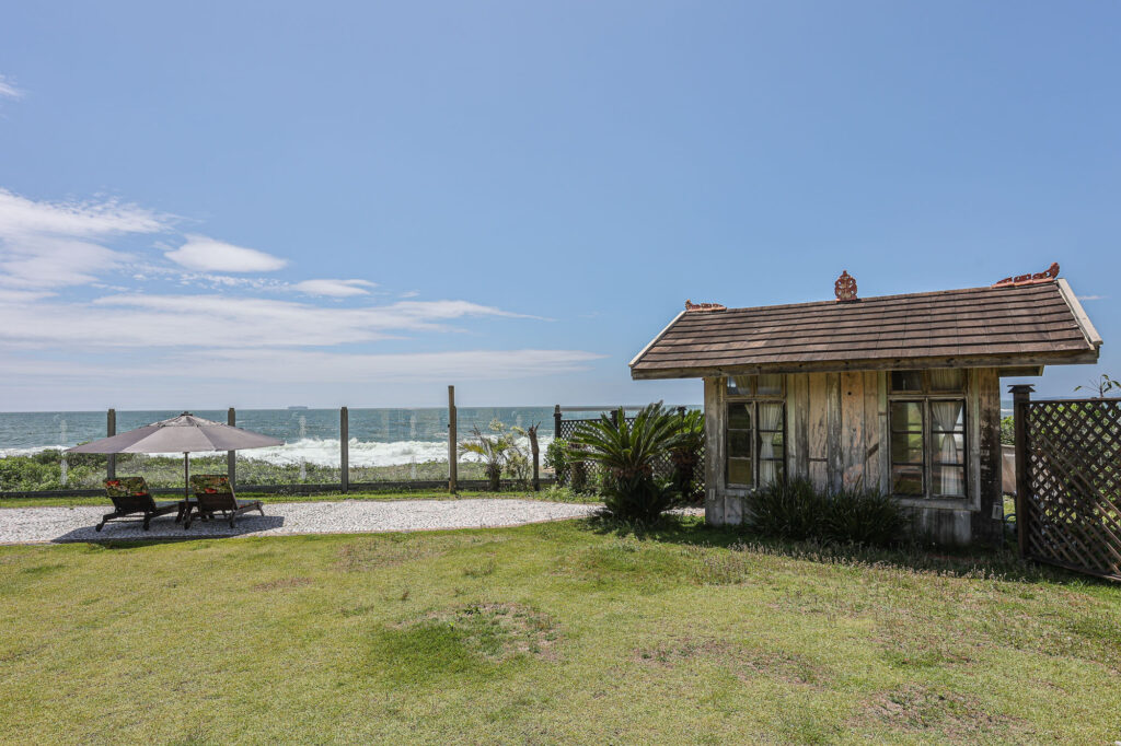 O fim do ano está próximo e a virada do ano na Pousada Estaleiro Guest House, na encantadora praia de Balneário Camboriú, promete ser uma das melhores, com pacotes especiais de 5 a 6 diárias, para celebrar com grupos de amigos ou famílias, que desejam viver momentos especiais e sair da rotina.