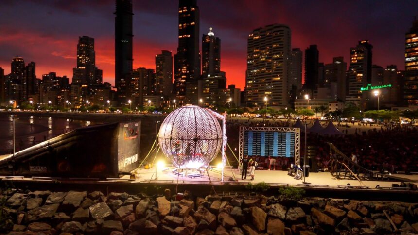 Mirage Circus surpreende com Show de Globo da Morte à Beira-mar em Balneário Camboriú